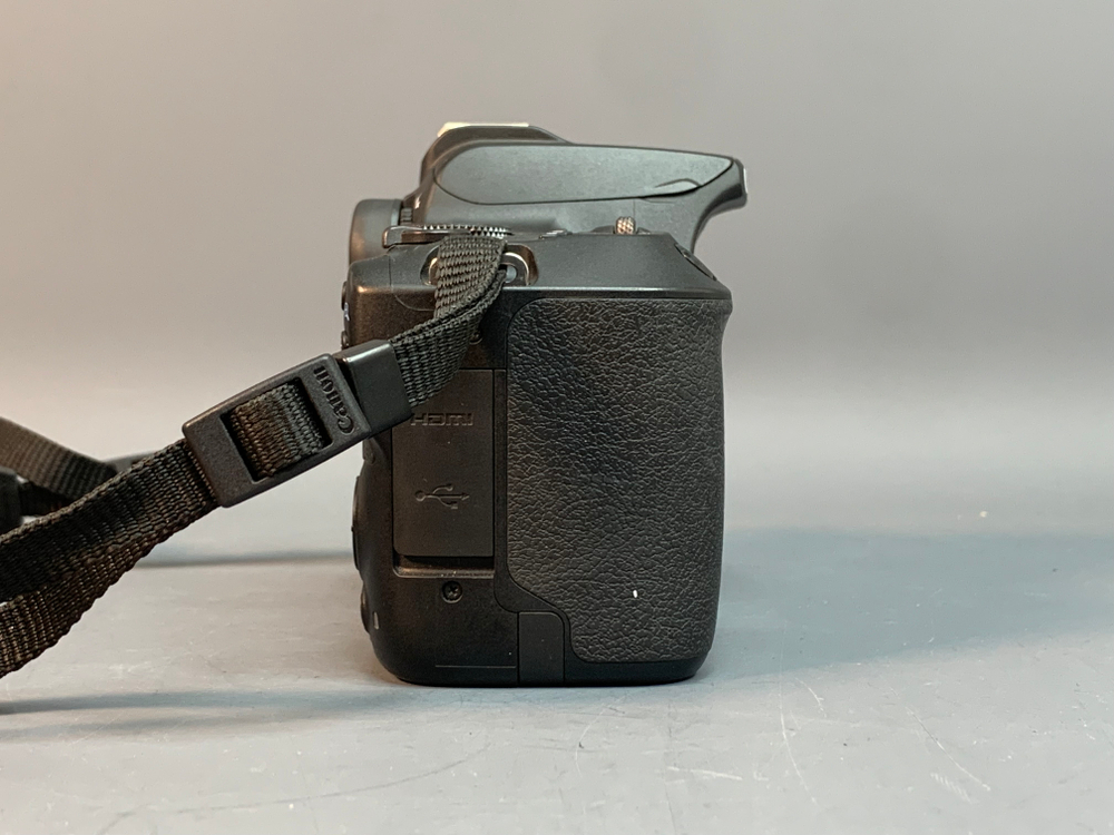 Canon 250D Kit 18-55mm STM 27.000 кадров