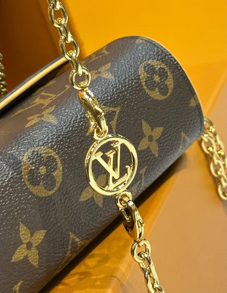 Клатч Louis Vuitton Camille