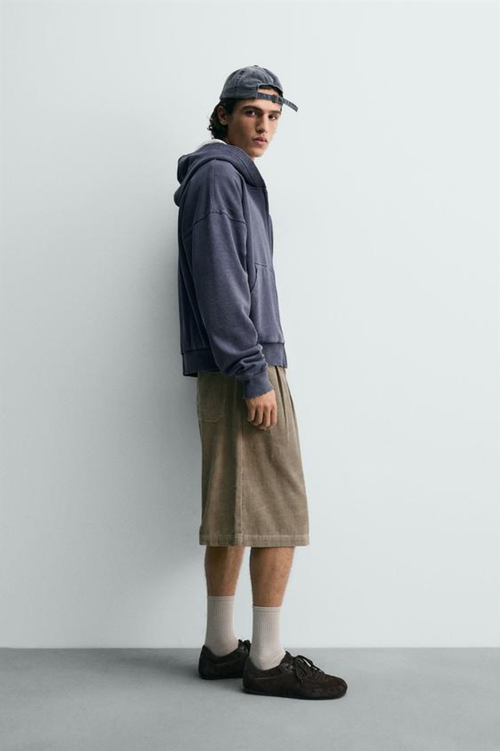 ZARA ВЕЛЬВЕТОВЫЕ ШОРТЫ WIDE FIT, СЕРО-КОРИЧНЕВЫЙ