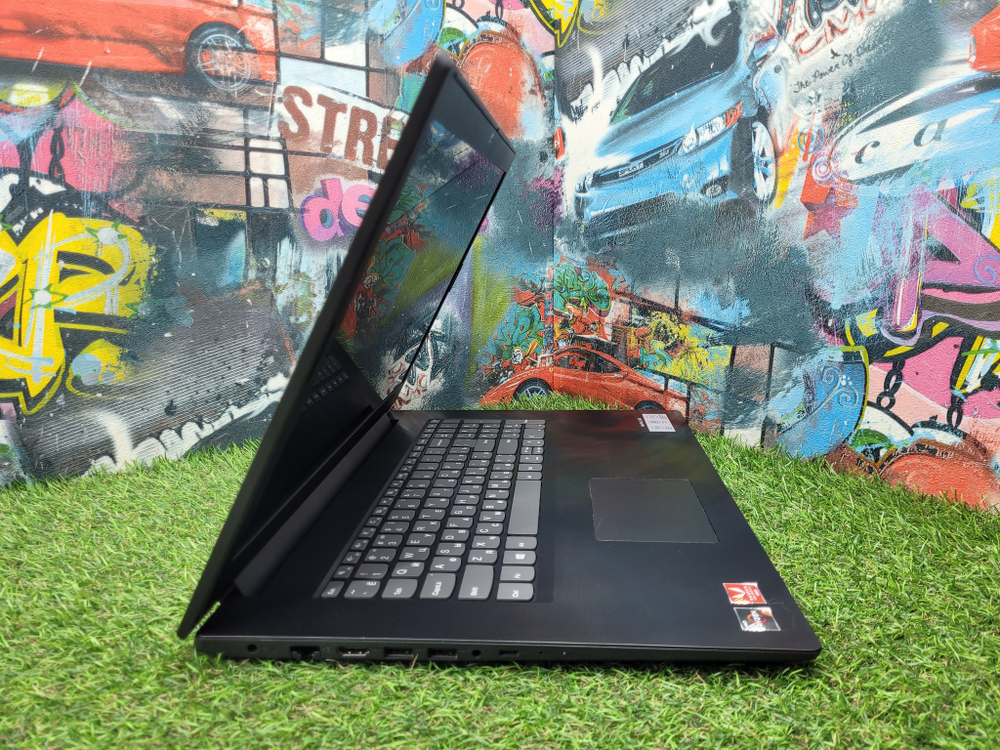 Мощный Lenovo 17.3" Ryzen 5/8GB/HDD1TB/Vega 8