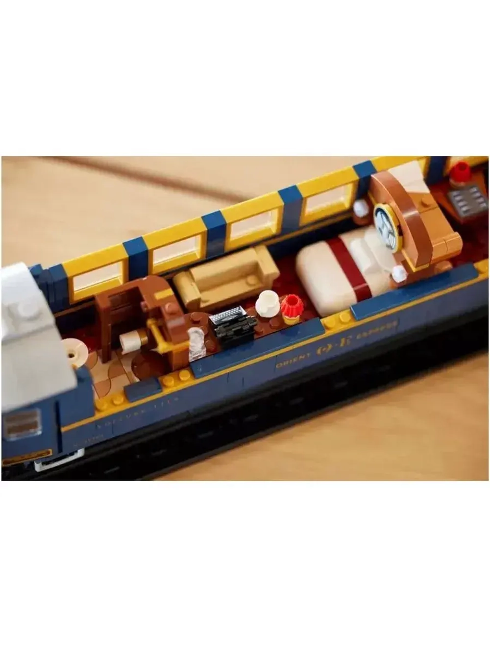 Конструктор Поезд Восточный экспресс 2540 деталей