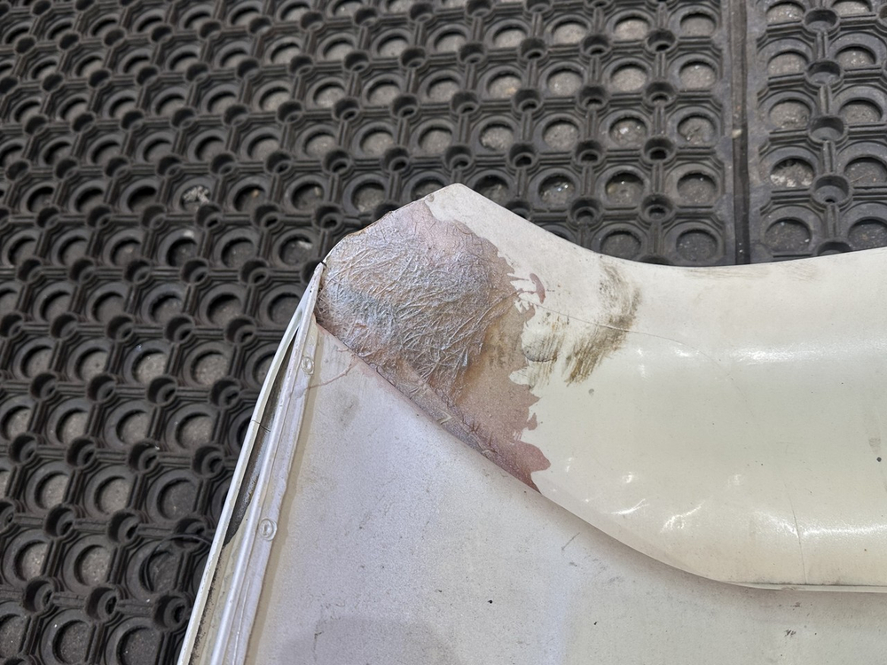 Облицовка фары левой