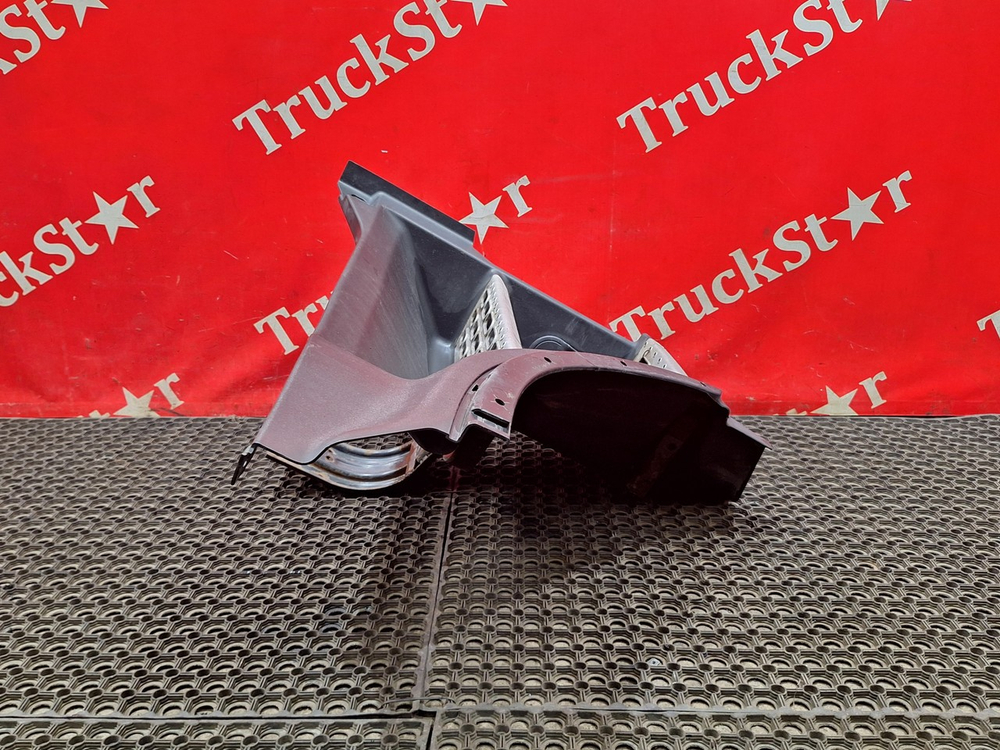 Корпус подножек правый