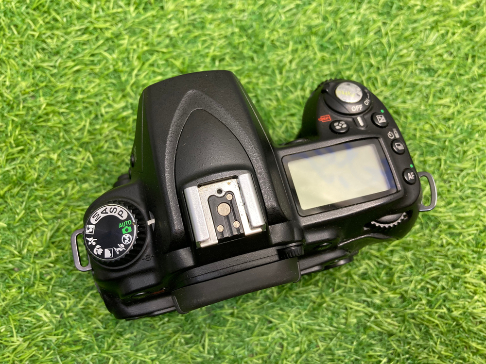 Nikon D90 27.000 кадров ( С дефектом )