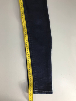 Джинсы Guess стильного цвета, маркировка S, визуально 44 размер