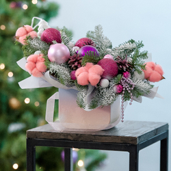 Оригинальная новогодняя композиция с нобилисом и хлопком