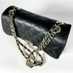 Женская сумка с цепочкой из натуральной кожи черного цвета
