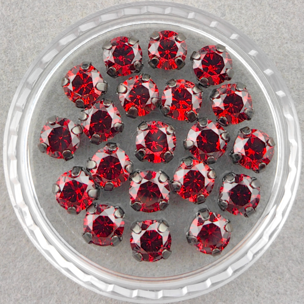 Фианиты шатоны в оправах, гранатовый/темная сталь