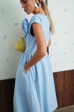 Платье в длине миди с акцентной талией