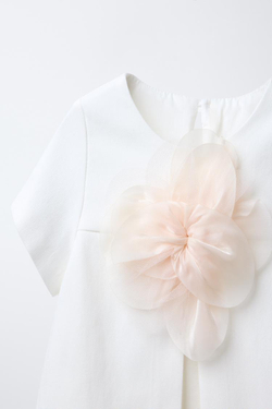 ZARA ПЛАТЬЕ С ЦВЕТКОМ, ЖЕЛТОВАТО-БЕЛЫЙ