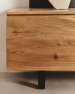 Тумба под телевизор Uxue с 4 дверцами из массива акации с беленой отделкой 200 x 58 см