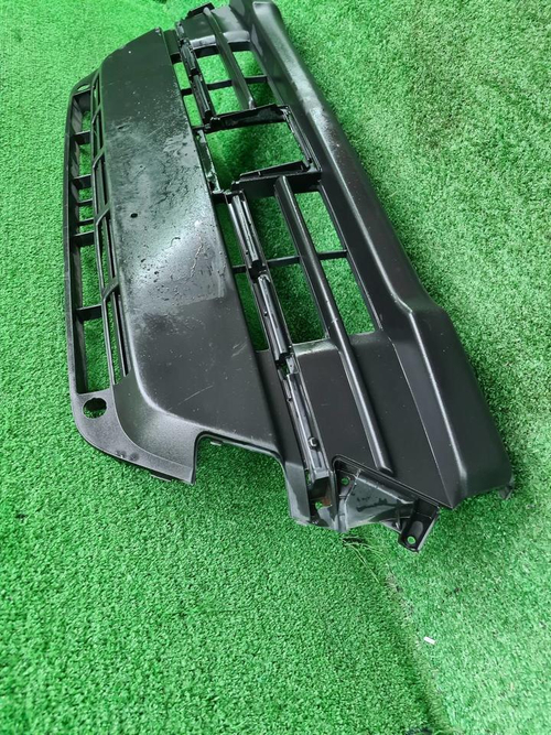 Решетка переднего бампера Suzuki Vitara 2 (18-24)