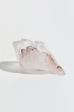 Горный хрусталь с гематитовым фантомом