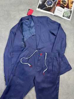 Льняной костюм Kiton