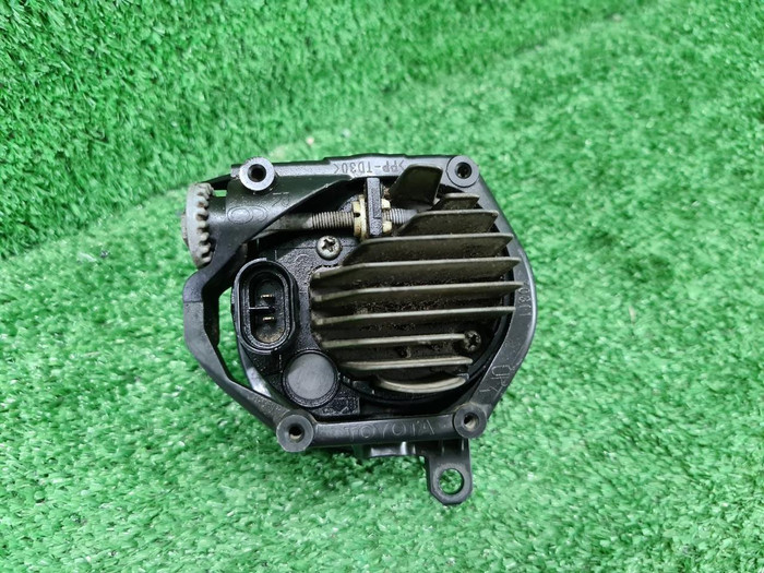 ПТФ правая Toyota Land Cruiser Prado 150 (17-н.в.)