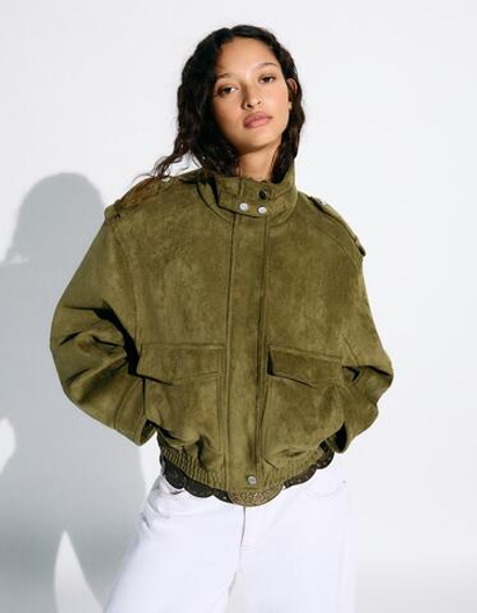 BERSHKA Куртка из искусственной замши, хаки