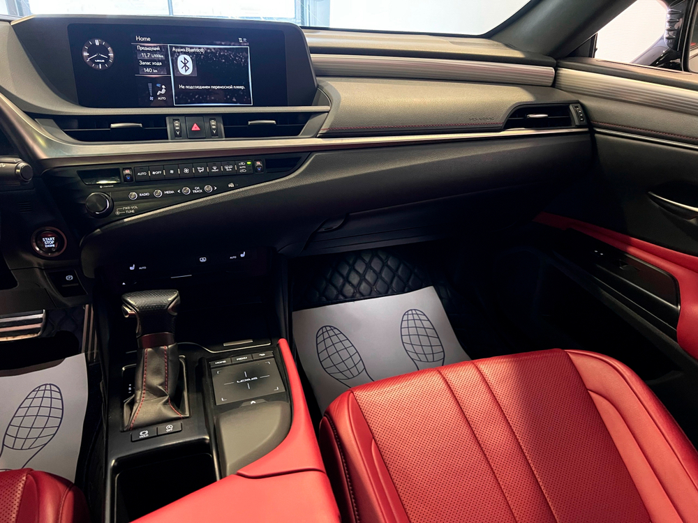 Lexus ES250, 2020 год