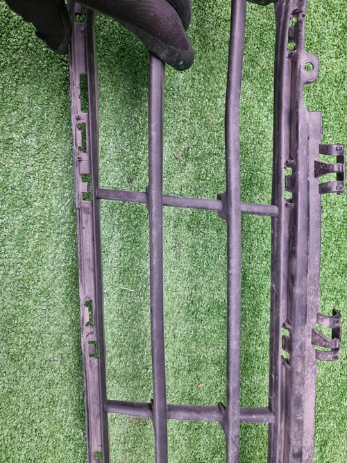 Решетка переднего бампера BMW X1 F48 (2019-2022)