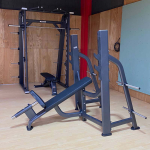 E7042 Скамья-стойка для жима под углом вверх