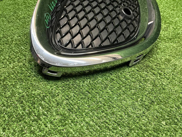 Решетка бампера LH Mercedes S Z223 (20-нв) Maybach