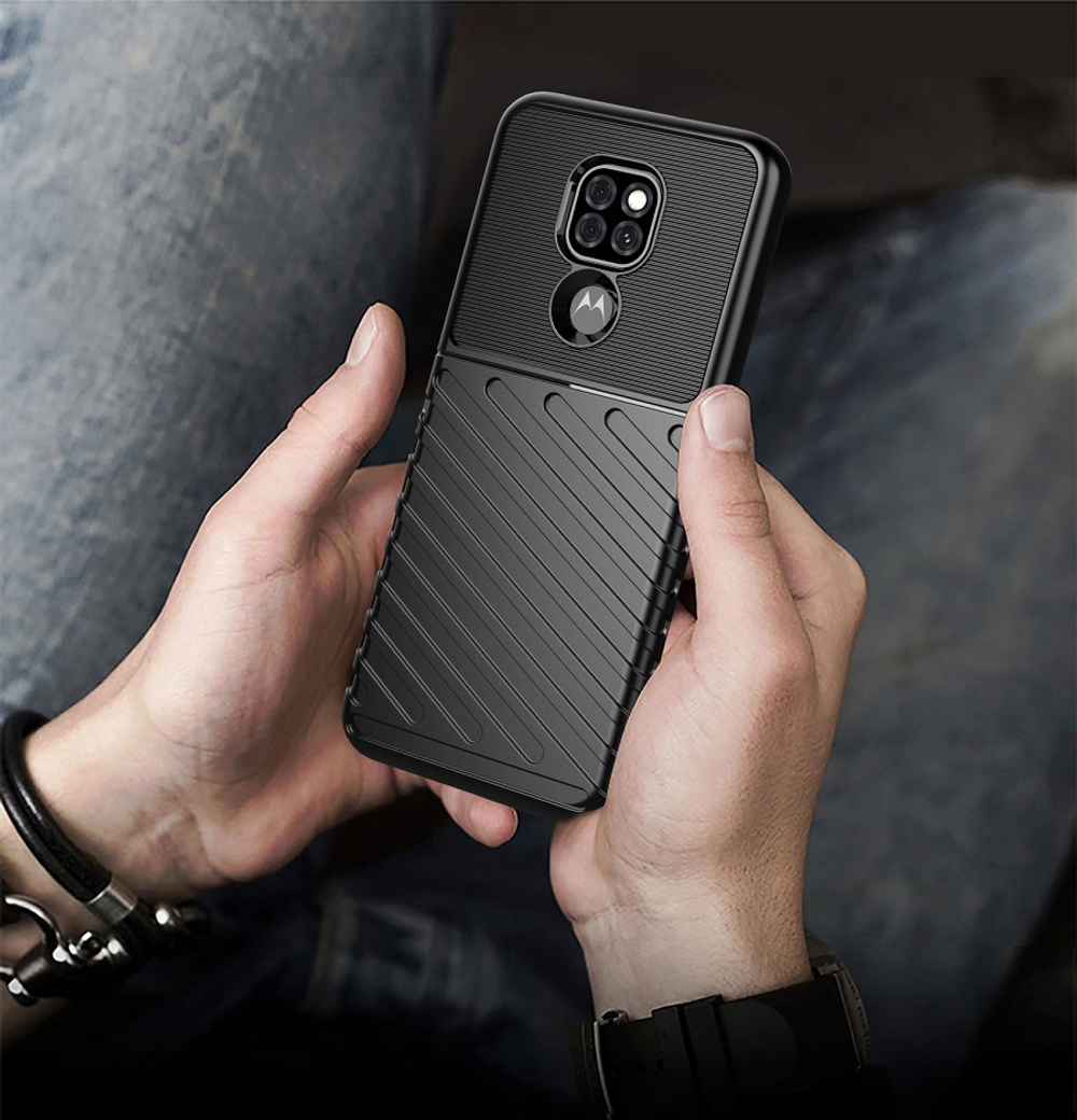 Защитный противоударный чехол черного цвета на Motorola Moto E7 Plus, серия Onyx от Caseport