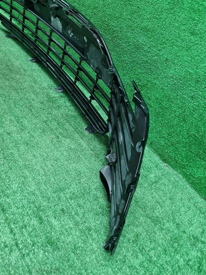 Решетка переднего бампера Toyota Camry xv70 20-нв