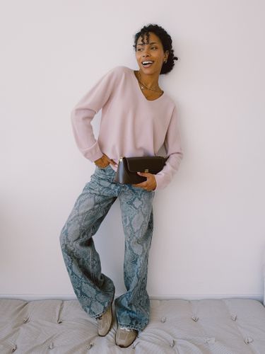 Голубые джинсы со змеиным принтом