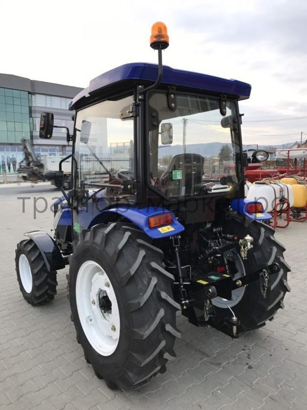 Трактор LOVOL TE-354 G3 с кабиной, 8+8 (реверсивная КПП)
