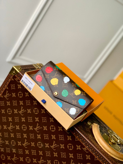 Louis Vuitton Sarah Wallet