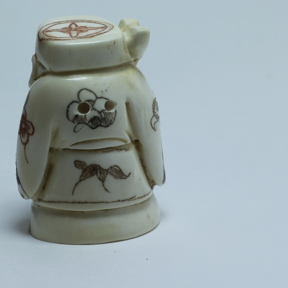 Нэцкэ Дзюродзин с длинным посохом и корзиной рыбы