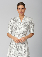 Платье в горох на запах, белое