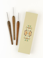 крючок с ручкой из зеленого сандала Семь игл