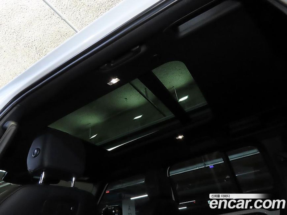 Land Rover Defender (L663) 110 P300 X-Dynamic SE (03.2022)