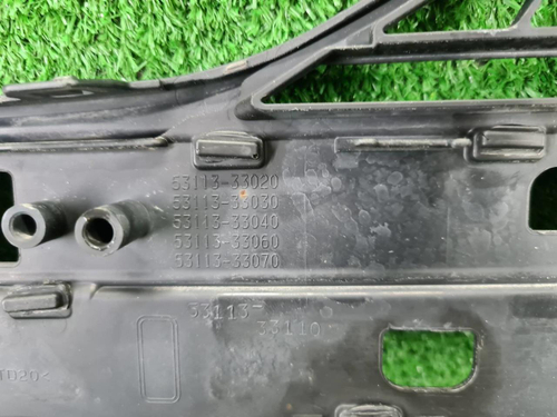 Решетка переднего бампера Toyota Camry xv70 17-21