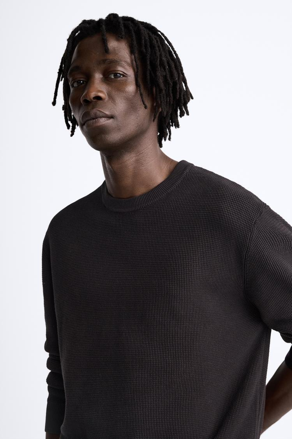 ZARA БАЗОВЫЙ СВИТЕР С РЕЛЬЕФНЫМ УЗОРОМ, БАКЛАЖАНОВЫЙ