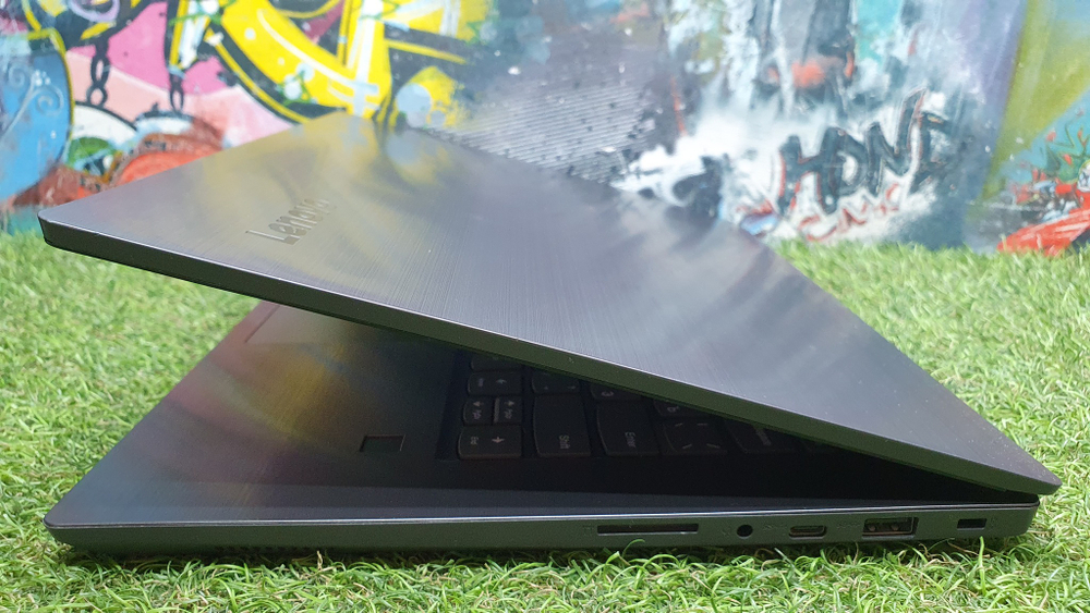 Ноутбук Lenovo i3-8/4Gb/FHD/V330-14IKB [81b000fcru]/Windows 10