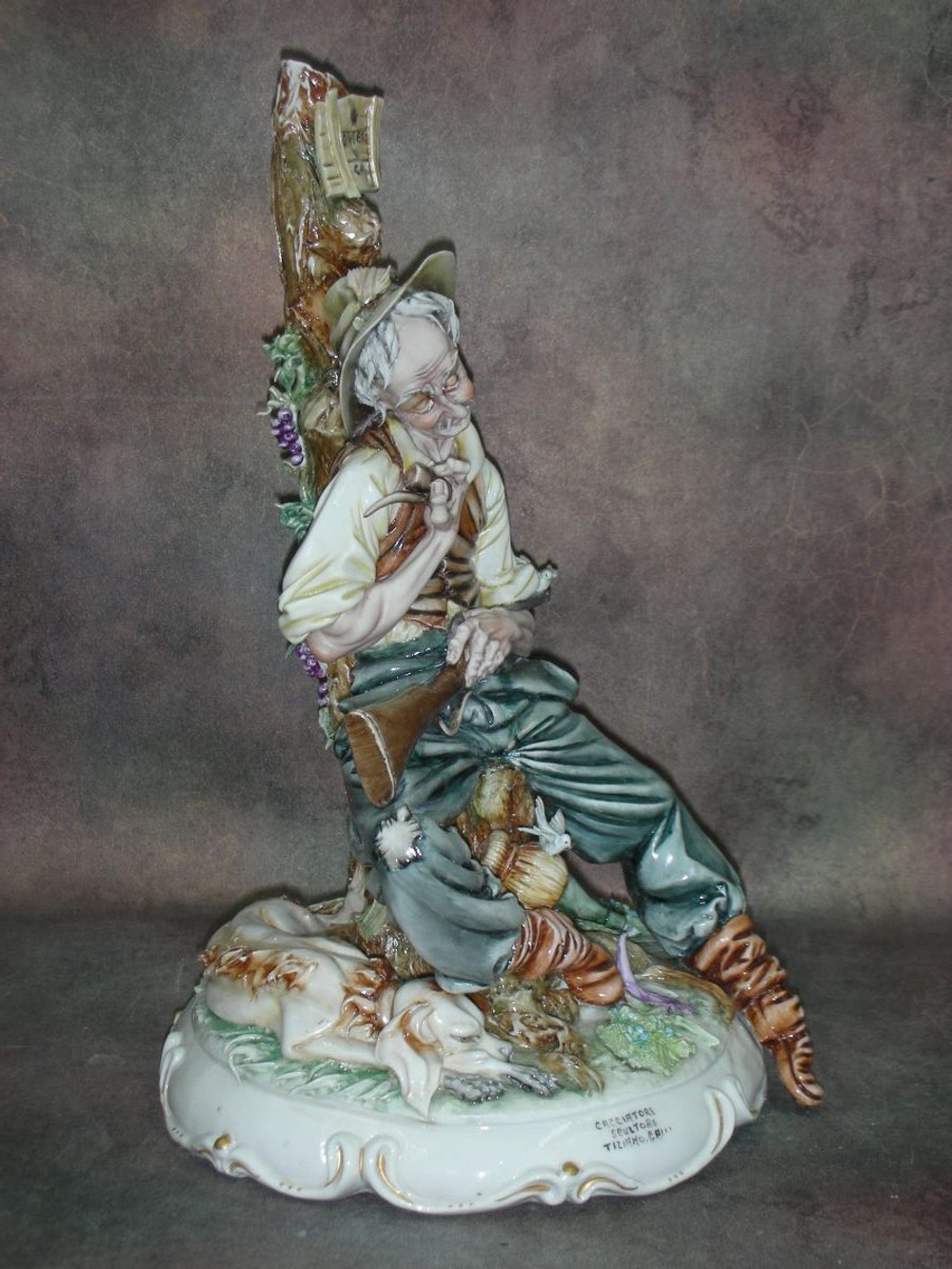 Статуэтка. Фарфор. Спящий охотник. Capodimonte. Италия