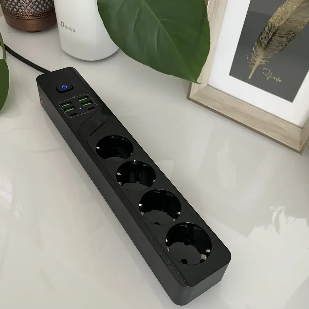 Сетевой фильтр с предохранителем с usb и type-c пилот для компьютера 4 розетки с заземлением черный 2 метра