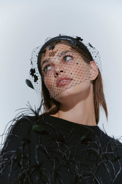 Вуаль с цветами из шелка