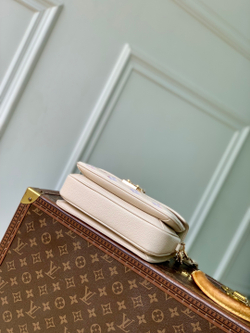 Louis Vuitton Pochette Metis East West