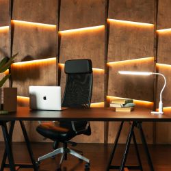 TLD-572 White-LED-500Lm-4500K-Dimmer Светильник настольный светодиодный на струбцине. 7W. Сенсорный выключатель. Диммер. Белый. ТМ Uniel