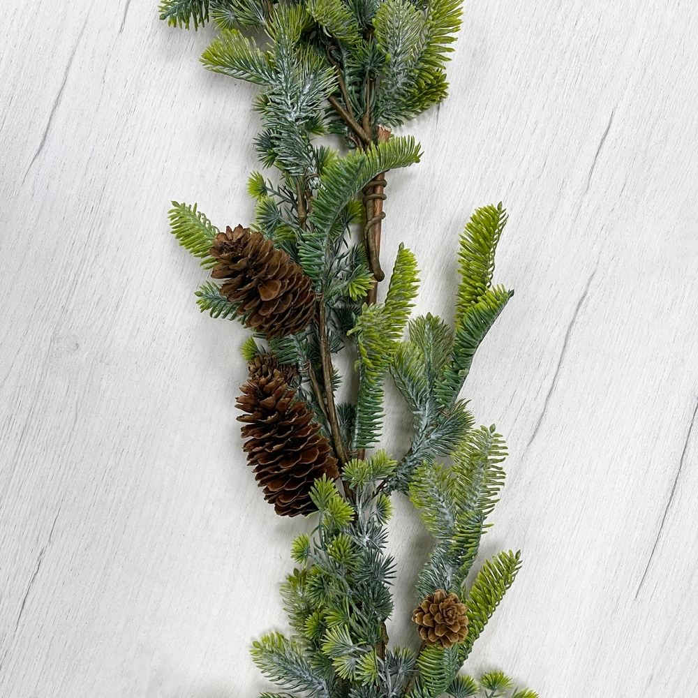 Гирлянда еловая с шишками 150см ChristmasDeLuxe зеленая
