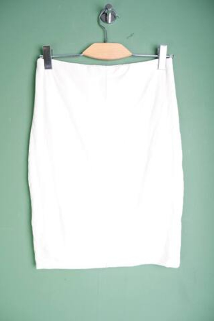 Юбка обтягивающего кроя, визуально на 44 размер