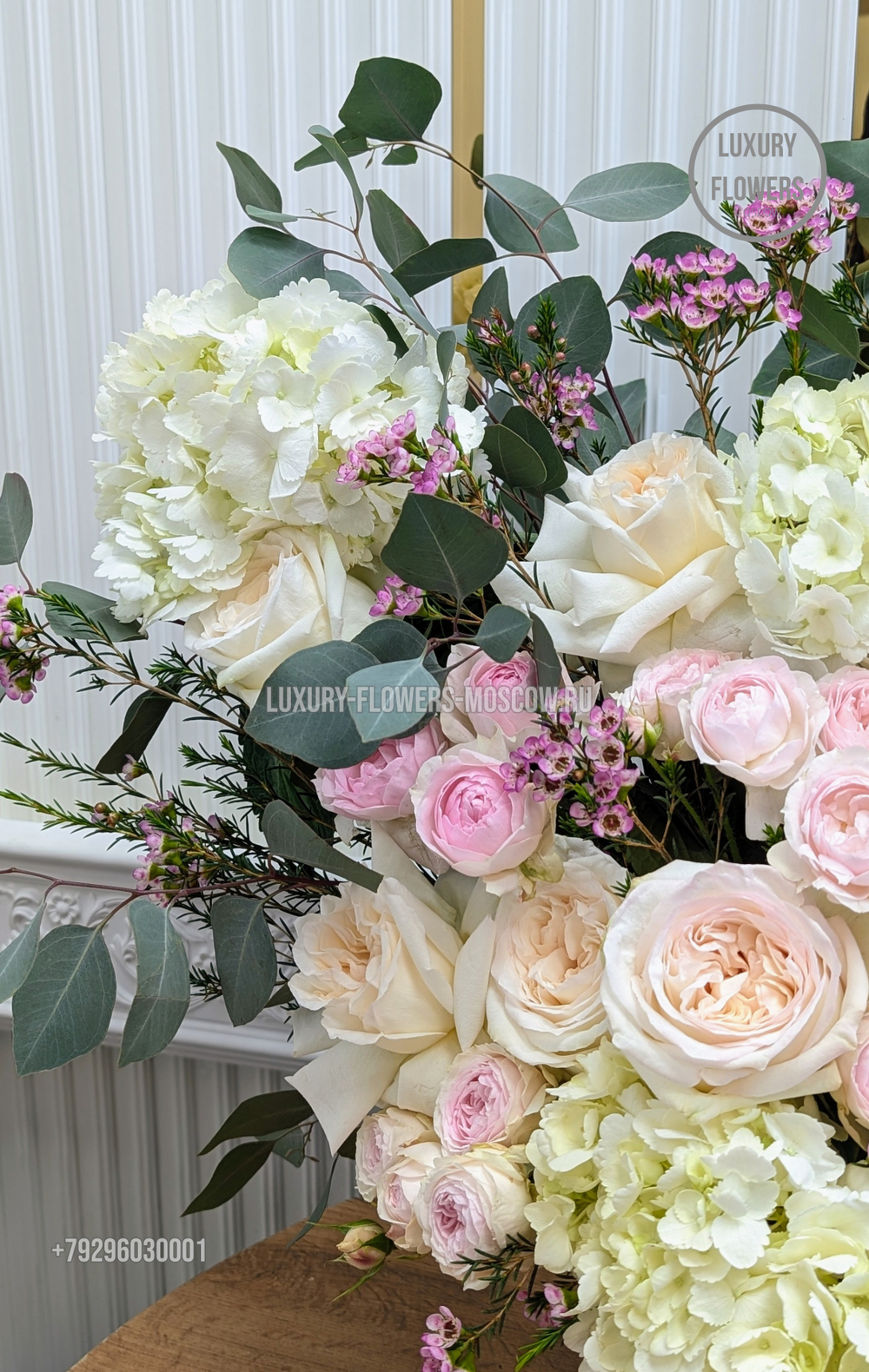 Композиция в шляпной коробке O'hara tree