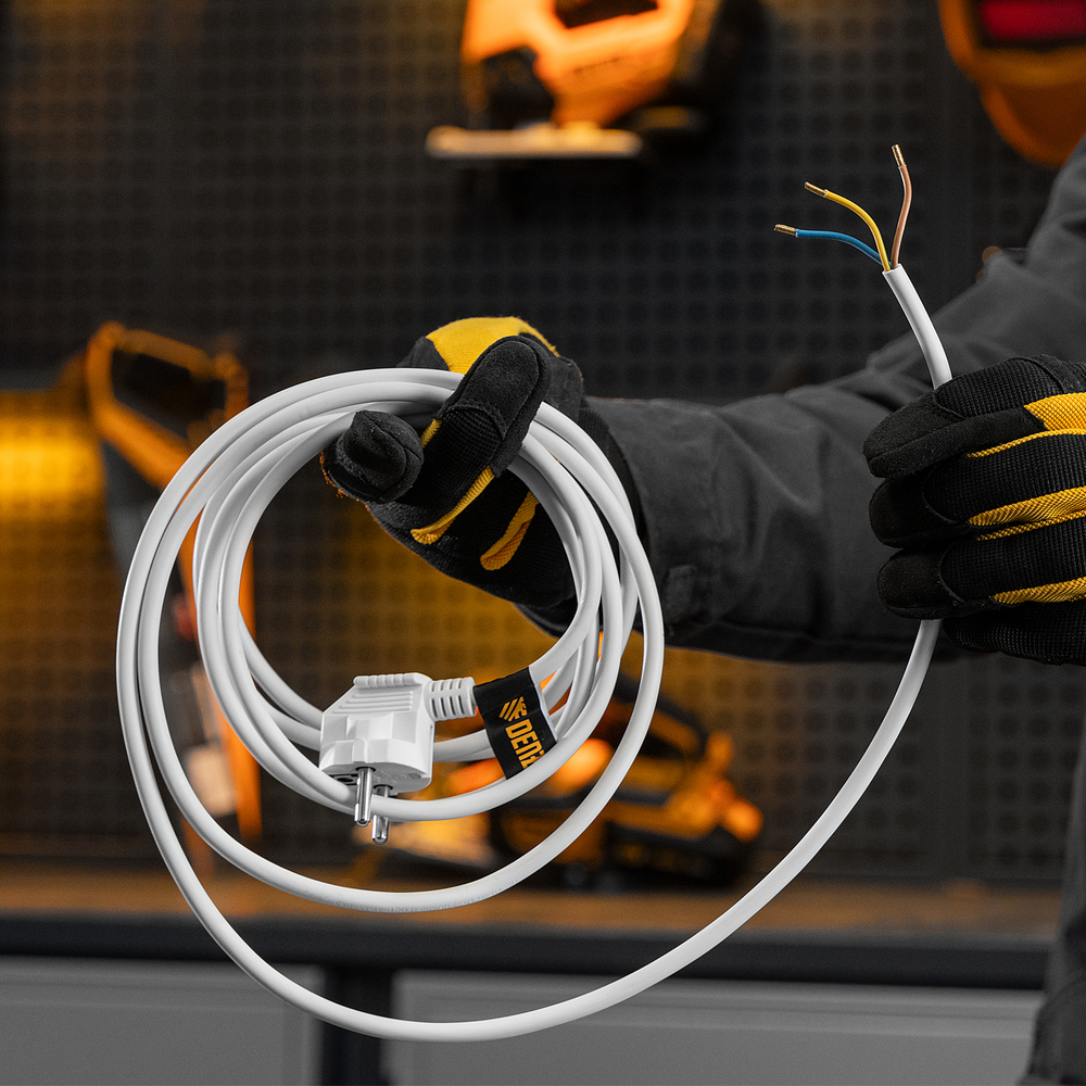 Шнур сетевой Energy Series, ПВС, 3 м, 3 x 1,5 мм, с неразборной вилкой, белый, Denzel