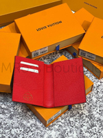 Обложка для паспорта Louis Vuitton с цветными пятнами
