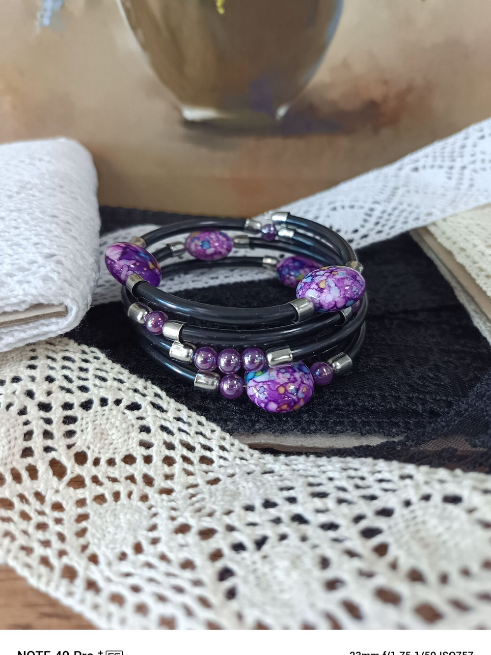 Нежный жемчужный браслет со стеклянным тюльпаном