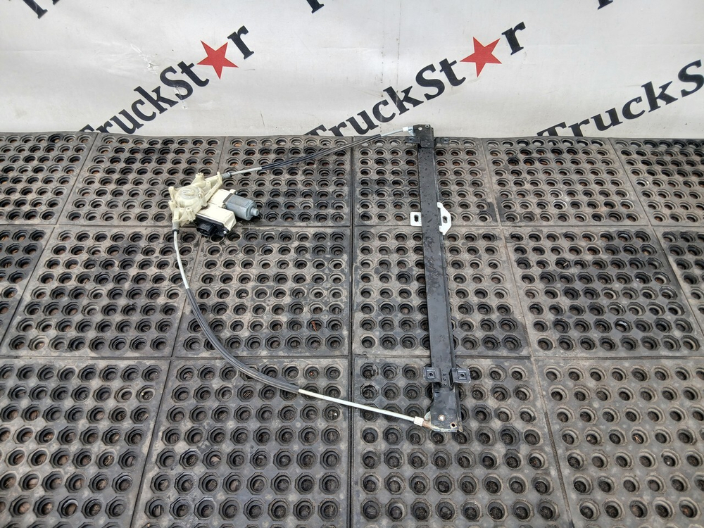 Стеклоподъемник правый