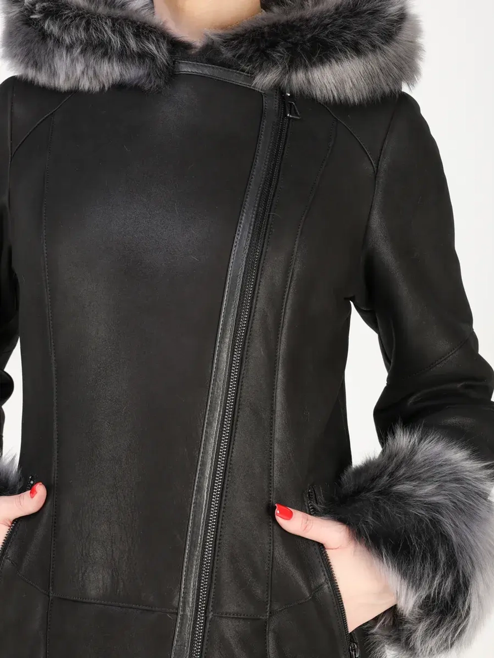 Дубленка зимняя натуральная с капюшоном длинная