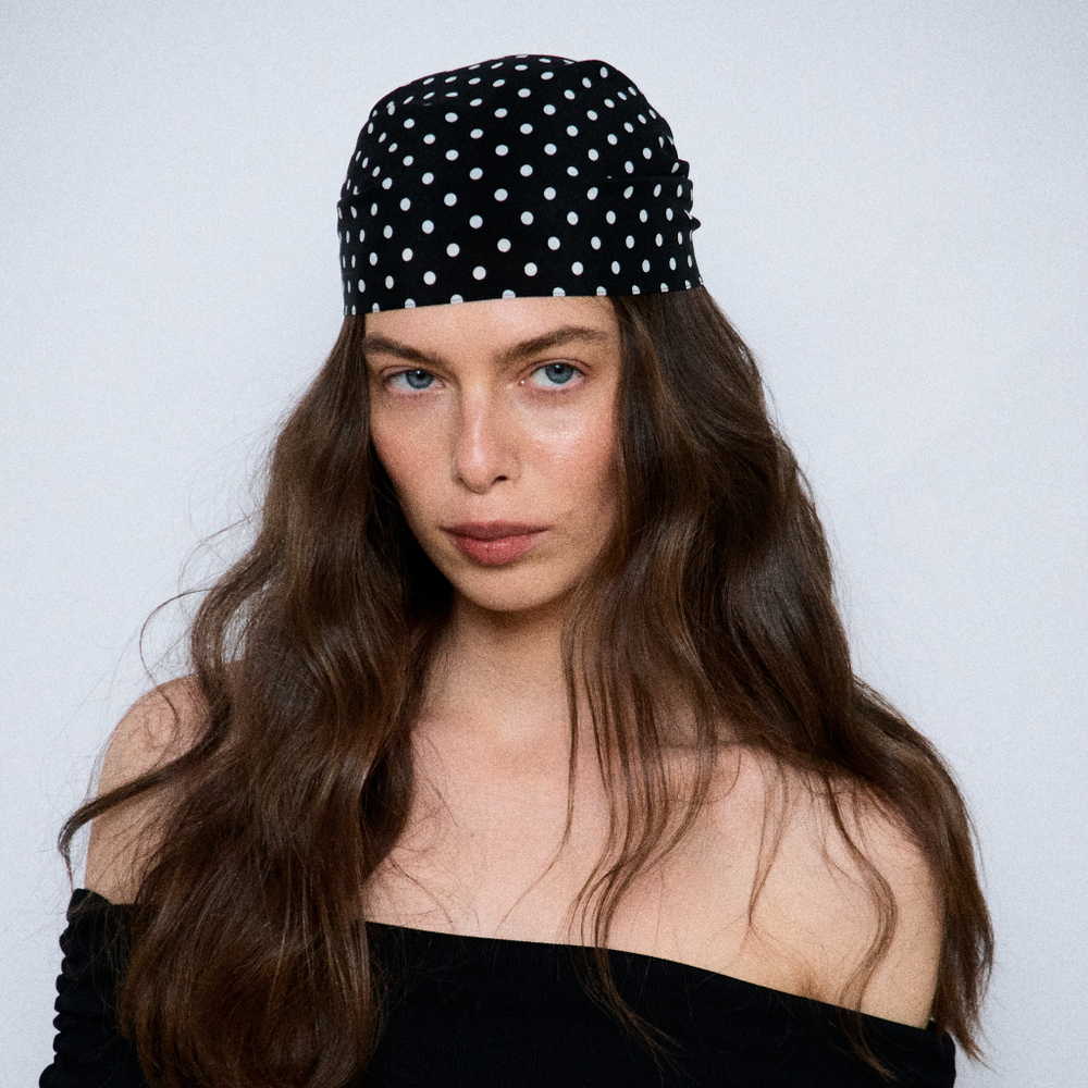 Косынка из шелка в горошек